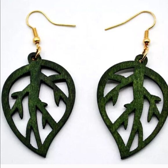 Wooden leaf earrings   - Picture 5 of 6